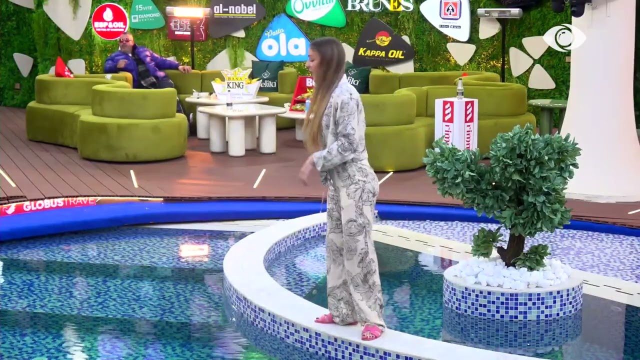 Mateo ironizon Juelën nëpërmjet Bolit