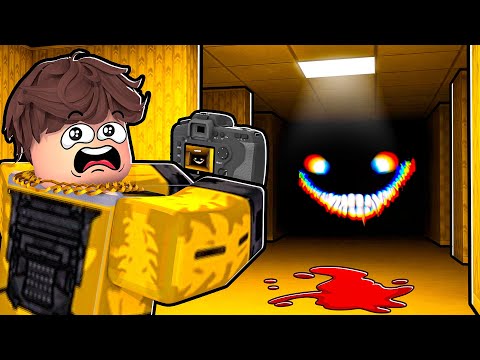 I Escaped The BACKROOMS in Roblox..