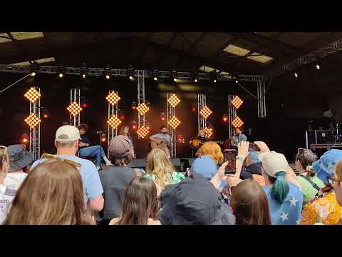 Ber & Charlie Oriain - Meant to be (first ever live performance) // live at Barn on the Farm 2023