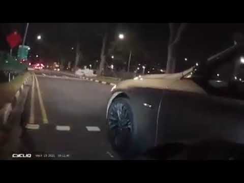 Cyclist gets into an argument with BMW driver for not giving him space on the road