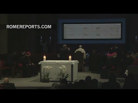 Francisco veneró el Santo Sudario