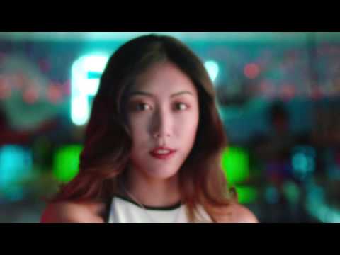 FLUX - 宅男的戀愛日常 ft. J-Ro 蕭百岳 (Official Video)