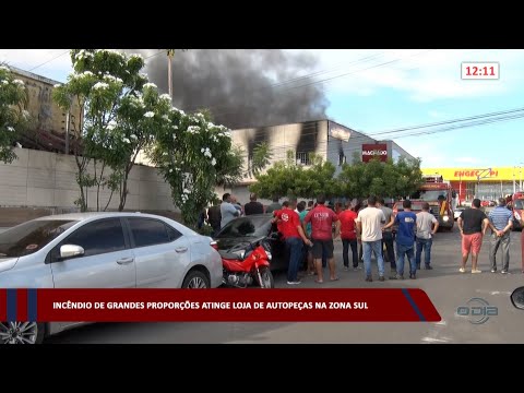 Incêndio de grandes proporções atinge loja de autopeças na zona sul 04 05 2023