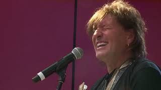 VIDEO: Bon Jovi guitarist Richie Sambora performs at the Rock Hall