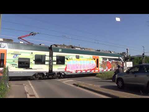 Passaggio a livello con semibarriere di via Setteponti - Arezzo / Level Crossing / Bahnübergang