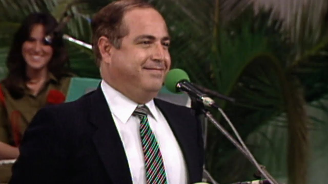 סיבה למסיבה: טוביה צפיר חוגג 80 שנים של סרטים, חיקויים והצגות 