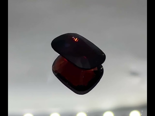 سبنيل بورمي (Vivid Red) عالي الجودة طبيعي (غير معالج) 4.27 قيراط