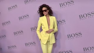 Amber Valletta, Cindy Bruna and more pose for the photographers before the Hugo Boss show