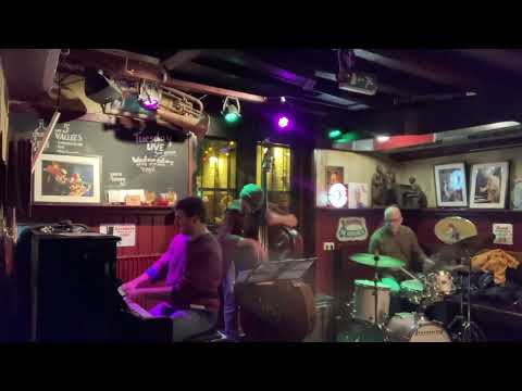 Hue Blanes plays the F Blues at Cafe Bebop, Delft