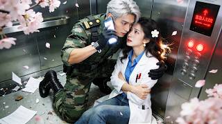 Download lagu Lift tiba-tiba tak terkendali, dia dipeluk dan dilindungi oleh perwira dingin! Cinta pun dimulai! mp3