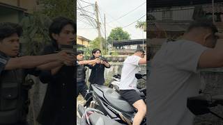 Download lagu Parkour Man Regrets Being a Fake Cop After Meeting a Real One mp3