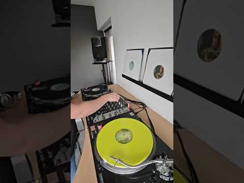 Transitions: Amonita - Amulet into Gorje Hewek, Amonita & Makebo - Never Been