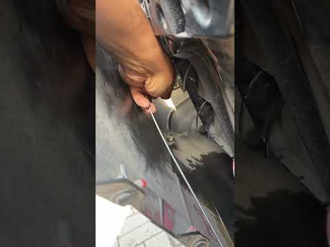 Задние дренажные отверстия люка Nissan rogue/ x-trail (в процессе прочистки)