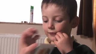 Sechsjähriger nahm die Wohnung auseinander (Video in englischer Sprache)