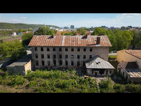 Náhľad videa Budovu bývalého železničného učilišťa zrovnajú so zemou! Pozrite si ako vyzerá