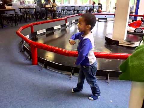 Jah gaat los op zn lievelingslied Nosa