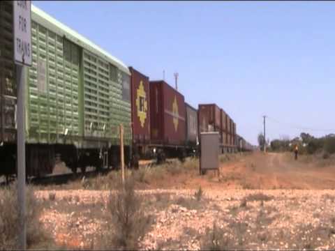 Pacific Naional NR98 works 6SP5 with NR99 through Tarcoola