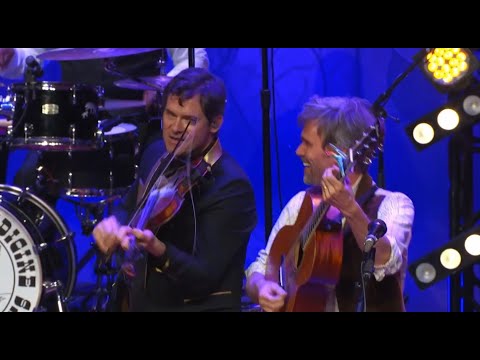 Old Crow Medicine Show - Wagon Wheel (Live)