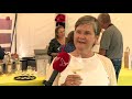 Open Dag wijngaard is druivenles tussen de wijnranken