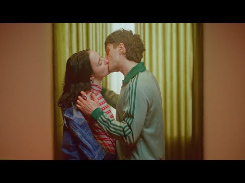 Fickle Friends - Swoon (Official Video)