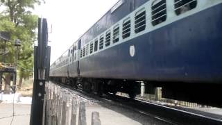 preview picture of video 'ajmer ahmedabad  passenger at bagri nagar railway crossing.mp4'