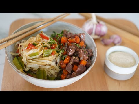 Recette vietnamienne : Porc au caramel et nouilles sautées aux légumes