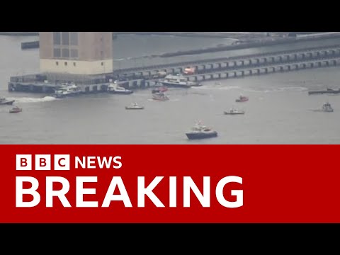 紐約哈德遜河直升機墜毀事故造成至少一人死亡 | BBC News (At least one dead in Hudson River helicopter crash in New York | BBC News)