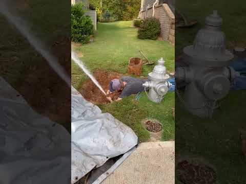 Pro Plumber VS Amateur Plumber 😎 (via charlesmccoy35)