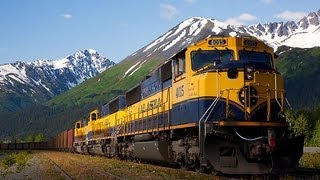 preview picture of video 'Alaska Railroad passenger train in Fairbanks, Alaska ~~~'