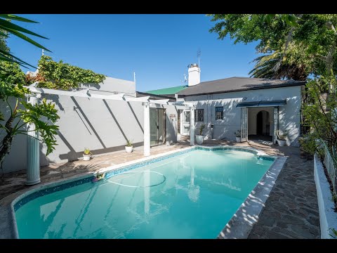 3 Bedroom House For Sale in Harfield Village, Cape Town