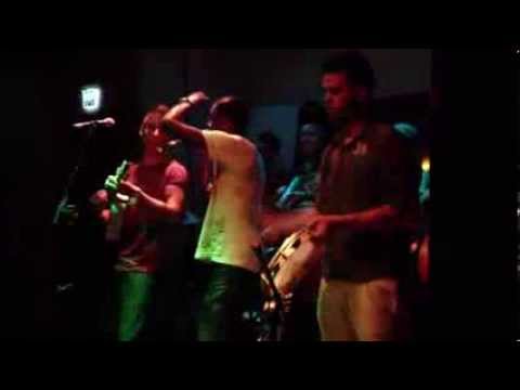 Quem é ela (part.Favela Social) - Botequim Moinhos 21.02.2014 - GRUPO BONS MOMENTOS