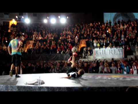 Red Bull Street Style 2012 World Final Lecce - Dan The Man vs Kotaro Tokuda - 1st Place Final