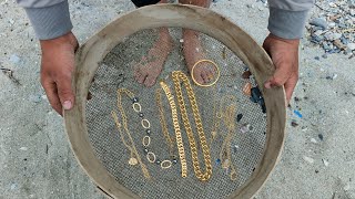 Searching the Beach for Lost Gold All Day… Crazy Finds! 🔥