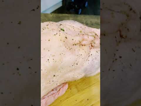 Martinsgans/ Weihnachtsgans gefüllt mit Zwiebeln und Äpfeln. Gänsebraten ganz klassisch