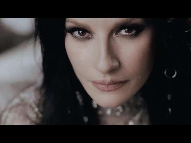 Laura Pausini - QUEM DE NÓS DOIS (Official Video)