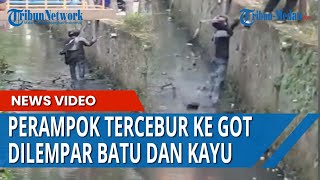 Download lagu Perampok Bersenjata Tajam Tercebur ke Got, Tak Mau Menyerah Saat Dilempari Warga Pakai Batu dan Kayu mp3 Download lagu Perampok Bersenjata Tajam Tercebur ke Got, Tak Mau Menyerah Saat Dilempari Warga Pakai Batu dan Kayu mp3