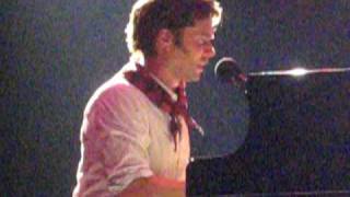 Rufus Wainwright performs &#39;Who Are You New York&#39; in Zaragoza, Oct 09