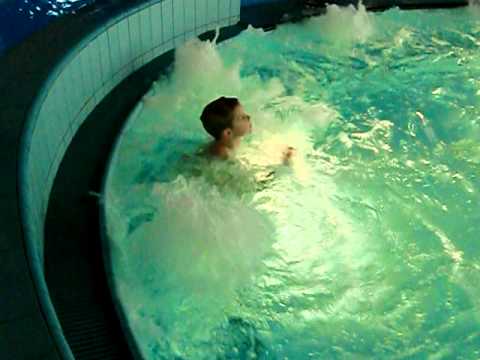 Alexi Schwimmbad.AVI