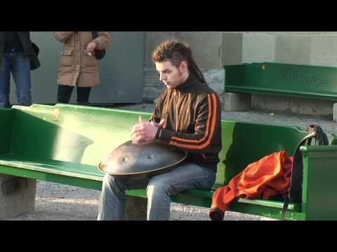 Guy playing beatiful music at Münsterplattform in Bern