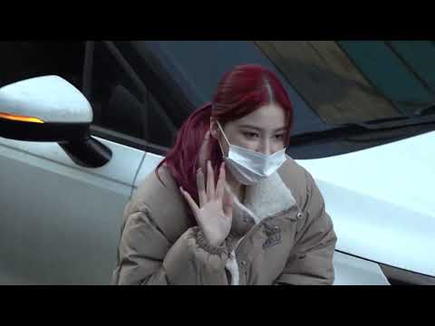 MOMOLAND on their way to KBS MUSIC BANK Jan.21, 2021