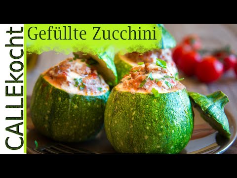 Gefüllte Zucchini mit Hackfleisch auf Tomatensoße im Backofen - Rezept