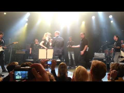 Ilse DeLange ontvangt de "muziek van eigen bodem award" - @De Vorstin in Hilversum (20-09-12)