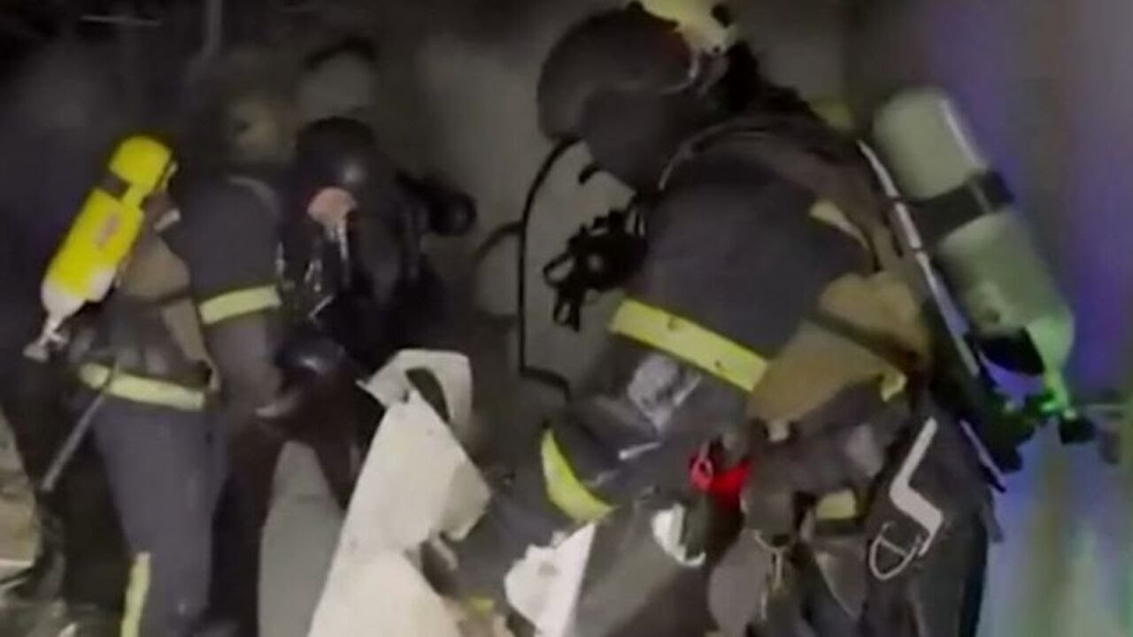 Ucraina, raid russo nella notte: colpito un ospedale a Kiev