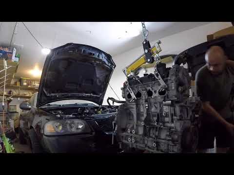 Pulling the QR25de, Removing the Clutch and Flywheel, Sentra Se-R Spec V