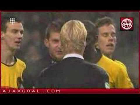 Sneijder scores, but was it a handbal or not?