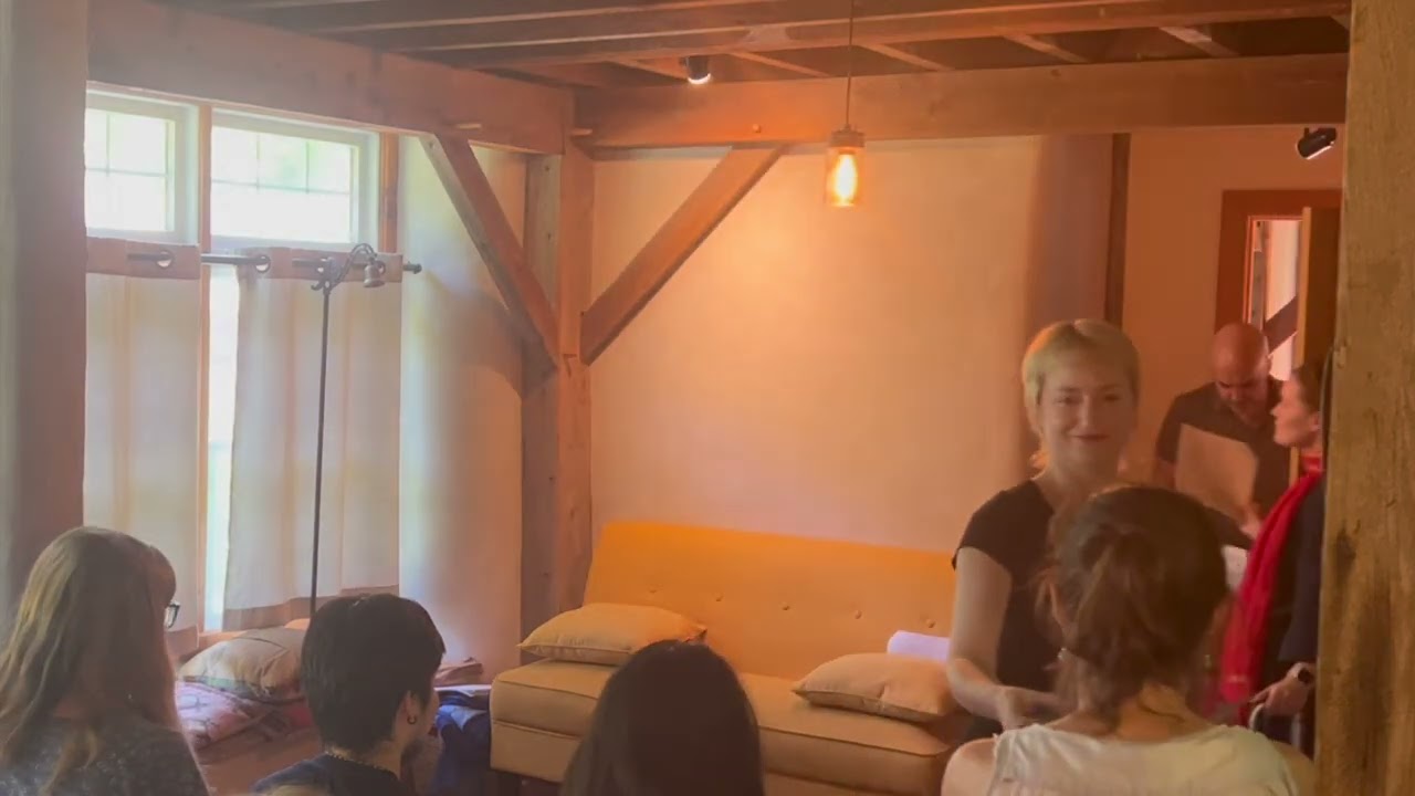 Polly Workshop, Scene 1: Arrival