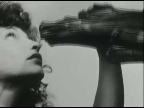"At Land", Fragmento de "In the Mirror of Maya Deren"