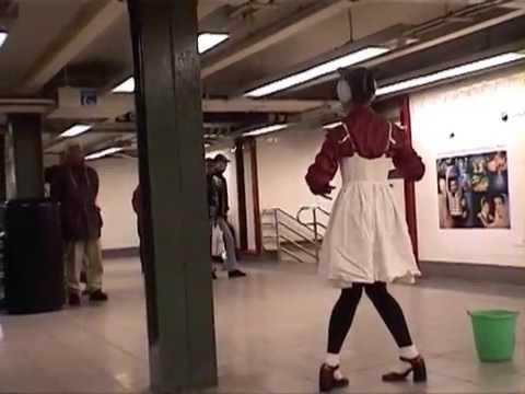 weirdest but awesome performance in subway------new york videodyssey(376)