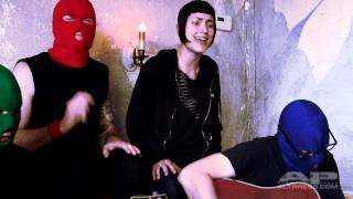 AP Acoustic Story: Masked Intruder feat. Maura Weaver (Mixtapes), &quot;Heart Shaped Guitar&quot;