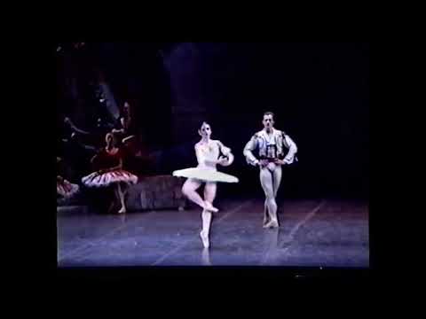 Thomas Edur - Rudolf Nureyev´s Don Quixote / Teatro alla Scala, coda act 3, Kitri-Beatrice Carbone .